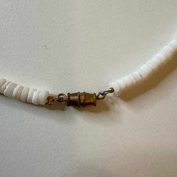 Choker Puka Shell Necklace - Picture 3 of 3